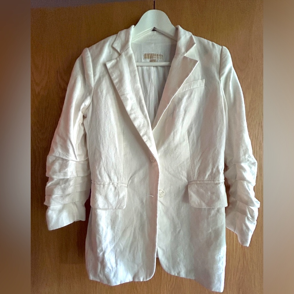 Michael Kors white linen blazer jacket size 2. Gently used. Perfect for summer!
